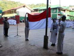 Jelang HUTnya ke 70, Polwan Kunjungi Sekolah di Jayapura