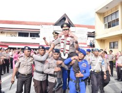 Dengan Menetaskan Air Mata  Irjen Pol Boy Rafli Amar Tingalkan Papua