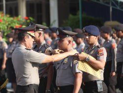 Lolos Dari Hadangan Kelompok Bersenjata, 7 Polisi Naik Pangkat Luar Biasa