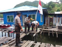 Tanamkan Semangat Kemerdekaan RI, Polresta Jayapura  Bagikan Bendera Merah Putih