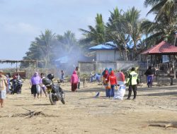 Bhayangkari Merauke Peduli, Bersihkan Pantai Lampu Satu