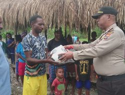 Wujudkan Pemilu 2019 Damai , Polisi Sambangi masyarakat suku Momuna di kab. Yahukimo