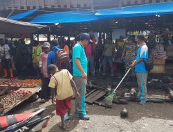 Polsek Wamena Kota IkutKerja Bhakti di Pasar Jibma