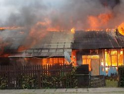 Bentrok Massa di Papua, 2 Polisi Kena Panah dan Belasan Warga Terluka