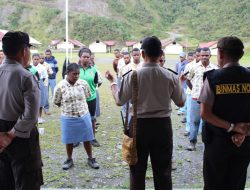 Peduli Pendidikan, Binmas Noken Polri menyambangi SMK Negeri Mulia