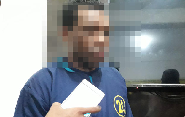 Penyesalan datang terlambat. Frase itulah yang tepat menggambarkan tindakan penganiayaan yang dilakukan YR (46) yang merupakan Aparatur Sipil Negara di Provinsi Papua ini. Ia menganiaya istrinya hingga tewas pada Senin 24 September lalu.