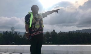 Wakil Gubernur Papua Klemen meninjau jembatan Hamadi-Holtekamp