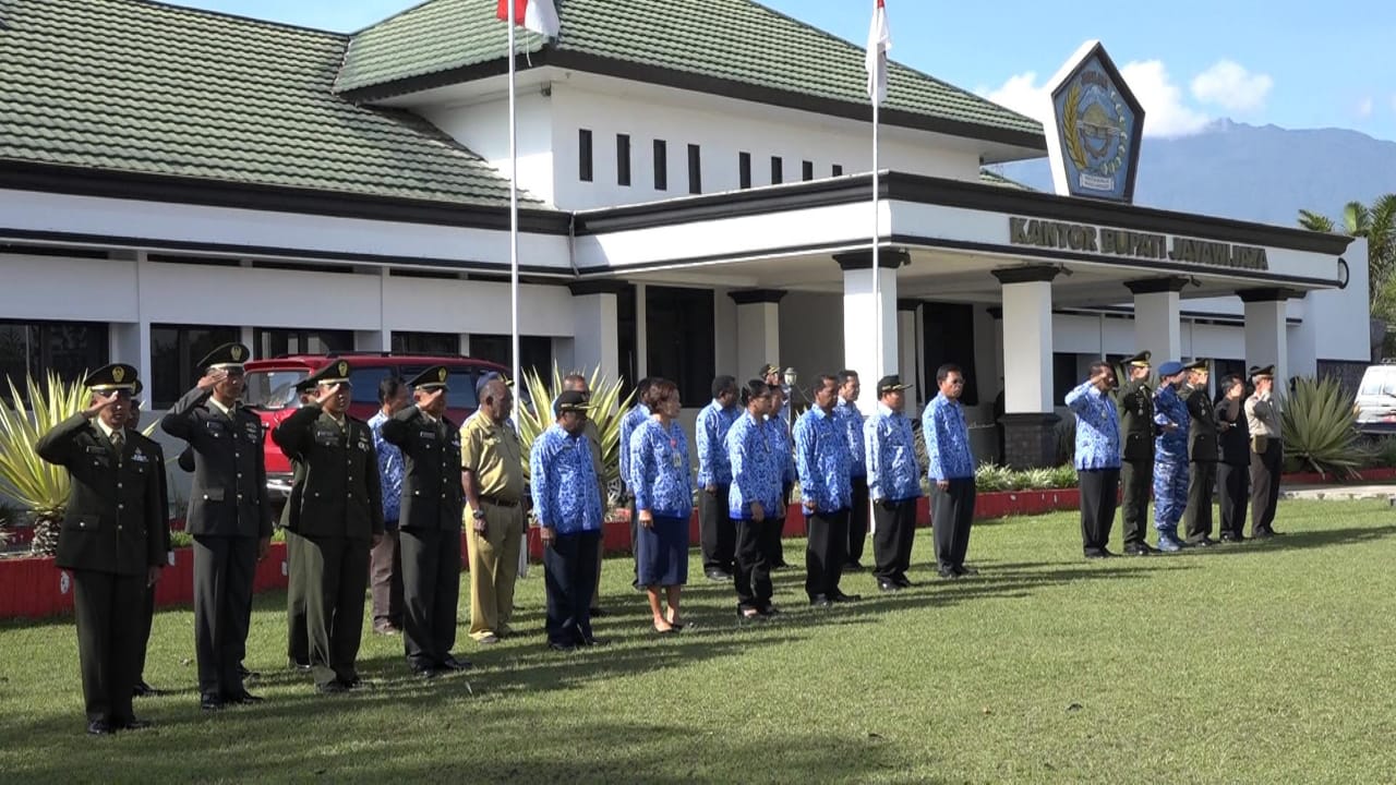 Upacara peringatan hari kesaktian pancsila yang di pusatkan di halaman kantor Bupati Kabupaten Jayawijaya.
