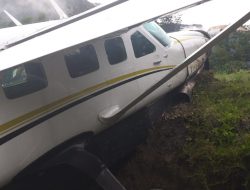 Pesawat Tergelincir Tabrak Bukit di Puncak