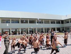 Binmas Noken Gandeng Brimob Dalam Program Polisi Pi Ajar di Sekolah Taruna Papua Mimika
