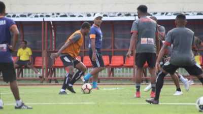 Jauhi Jurang Degradasi Persipura dan PSMS Medan Buru Poin Penuh