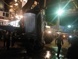 Mobil Kecebur ke Laut Dermaga Pelabuhan Jayapura, 1 Keluarga Meninggal
