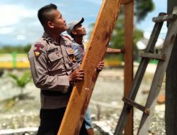 Polisi Bantu Pembangunan Kantor Kampung Naramben, Arso Keerom