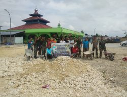 TNI-Polri Bersama Masyarakat, Bersihkan Masjid Fisabilillah Arso 1