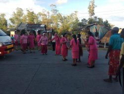 Taman Baca Polsek Pomako Dikunjungi Istri Kapolda Papua Dan Rombongan