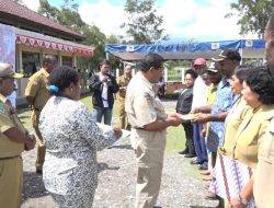 Pemda Jayawijaya Berikan Penghargaan Kepada 15 Puskesmas