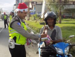 Sambut dan Meriahkan Natal, Polres Jayapura Hadirkan Polisi Santa