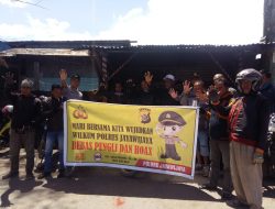 Polres Jayawijaya Sosialisasikan Saber Pungli Pada Tukang Ojek di Wouma