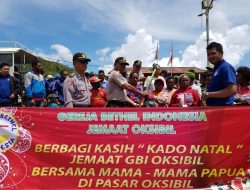 Polres Pegunungan Bintang, Pemda serta Gereja Bethel Oksibil Bagi – bagi Kado Natal