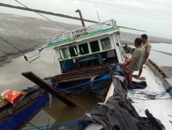 Cuaca Buruk Kapal Hilang Kendali, Sembako Miliaran Rupiah Tenggelam di Perairan Asmat