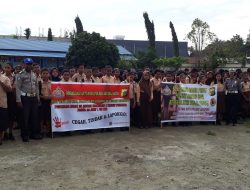 Polisi Sosialisasi Stop Pungli dan Anti Hoax di SMP N 2 Sentani