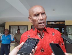 Wali Kota : Pembatas Jalan dan Trotoar di Kota Jayapura di Cat Merah Hitam Lambang Kearifan Lokal Port Numbay