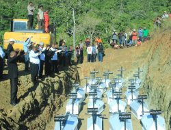 Akhirnya, 20 Jenazah Korban Banjir Bandang Dikuburkan Secara Massal di Kampung Harapan
