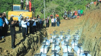 Akhirnya, 20 Jenazah Korban Banjir Bandang Dikuburkan Secara Massal di Kampung Harapan