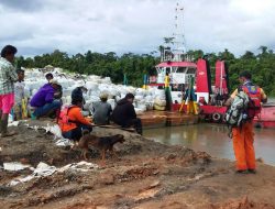 Bongkar Muatan Pupuk, Sutaryo Tewas Jatuh Ke Sungai Digoel