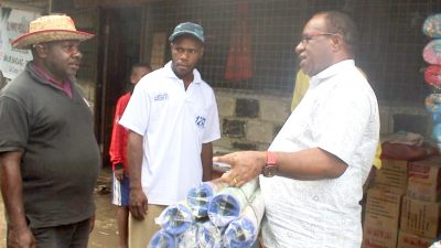 Bersama Relawan, JWW Berikan Bantuan Kepada Pengungsi Banjir Bandang Jayapura