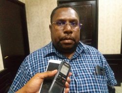 Penyerahan SK Plt Ketua KONI Kabupaten Jayapura Dalam Rangka Mempercepat Kendali Organisasi KONI Di Daerah