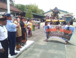 Di Sentani, Tiga Patung Raksasa diarak Ratusan Umat Hindu