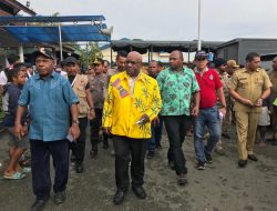 Wagub : Perusahaan Yang Beroperasi di Tabi Sumbangkan Alat Untuk Pembersihan Pasca Banjir