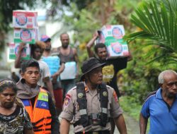 Dir Pol Air Pimpin Turlap Bawa Bantuan ke Distrik Rasemirara Kabupaten Jayapura