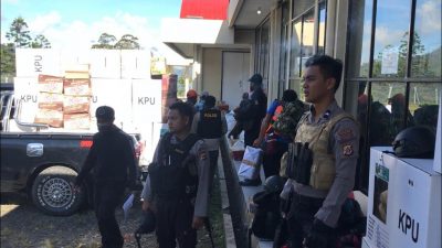 78 KPPS Demo Honor Lantaran Pemda Waropen Tak Cairkan Dana Hibah
