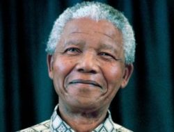 Nelson Mandela Sang Peruntuh Politik Diskriminasi Ras dan Peraih Nobel Perdamaian