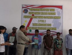 Pemda Serahkan Sertifikat Tanah Program PTSL