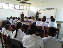 Babinsa Yapen Tumbuhkan Jiwa Patriotik Generasi Muda Melalui Wawasan Kebangsaan