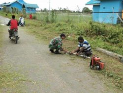 Babinsa Gelar Karya Bhakti Bersih-bersih Kampung