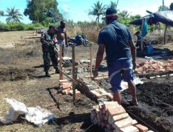Babinsa Koramil 05/ Merauke Bantu Warga Bangun Pondasi Rumah