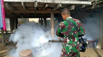 Cegah Malaria, Satgas Pamtas Yonif PR 328/DGH Lakukan Fogging di Kampung Bugis