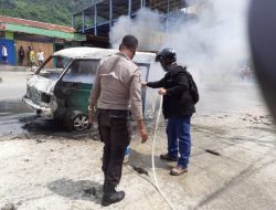 Taxi Jurusan Kotaraja-Waena Terbakar