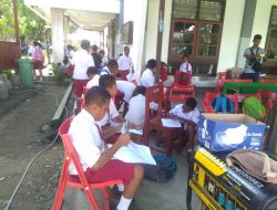 Sekolah Dipalang, 378 Siswa SD YPK Onomi Flavouw Sentani Ujian Kenaikan Kelas diteras Gereja