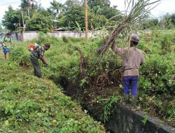 Koramil Kuala Kencana Gelar Kerja Bhakti Cegah Banjir dan Wabah Penyakit