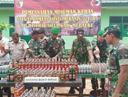 Satgas Pengamanan Perbatasan Yonif Mekanis 521/DY Musnahkan Ribuan Miras Ilegal