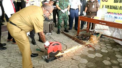 Polisi Musnahkan Puluhan Liter Miras Dan Sajam