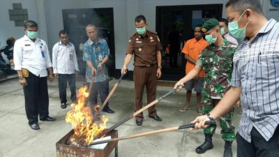 Satgas Pamtas Yonif PR 328/DGH dan BNN Jayapura Musnahkan Barang Bukti Ganja
