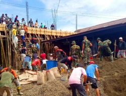 TNI Polri dan Masyarakat Gotong-royong Renovasi Masjid Pilres Yapen