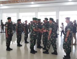 Dinilai Berhasil Membina Kelompok Bersenjata, 10 Anggota TNI AD Terima Kenaikan Pangkat Luar Biasa