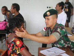 Peduli Kesehatan, Satgas Pamtas Yonif PR 328/DGH Gelar Pengobatan Gratis